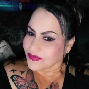 Meet your Posher, Herminia